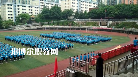 重慶2021年中專學(xué)校好還是大專好