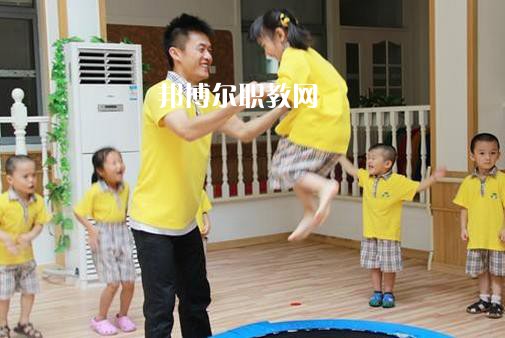 江蘇2021年男生讀幼師學校好不好