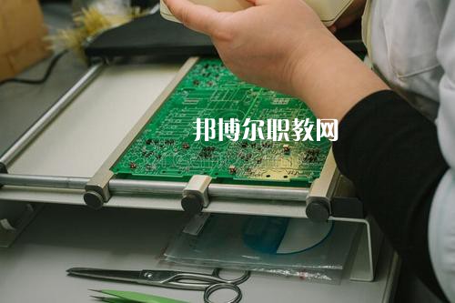 成都2021年哪些學(xué)校有計(jì)算機(jī)網(wǎng)絡(luò)技術(shù)學(xué)校