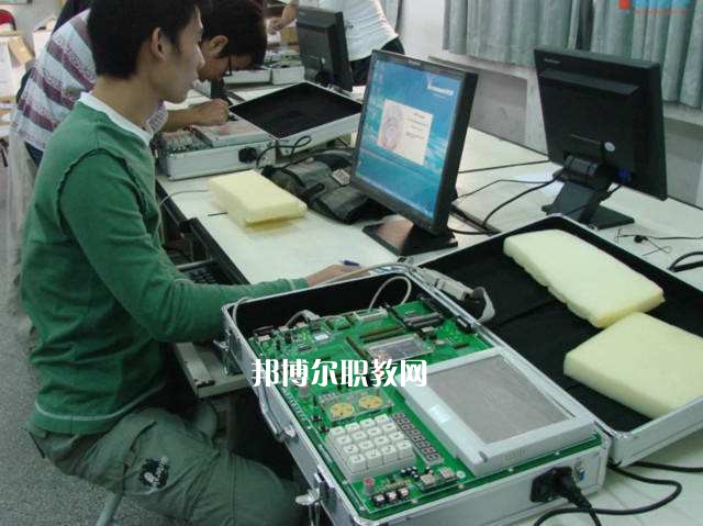 成都2021年哪些大專學校有計算機網(wǎng)絡(luò)技術(shù)學校