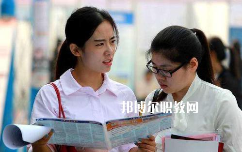 成都2021年幼師學(xué)校中專升大?？际裁? width=