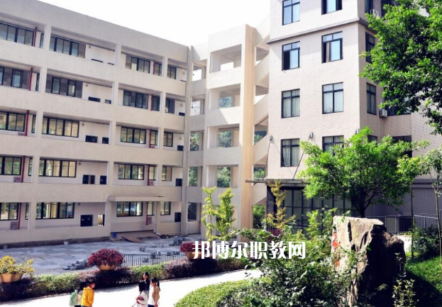 重慶2021年汽修學校多少錢