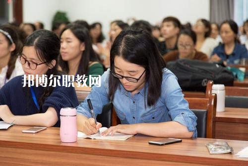 成都2021年幼師學(xué)?？梢詫W(xué)什么