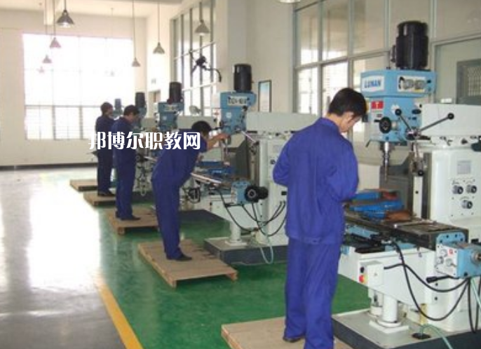 重慶2021年男生讀中專學(xué)校學(xué)什么好