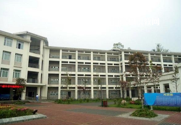 重慶2021年高中畢業(yè)讀什么中專學(xué)校好