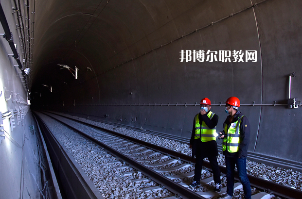 貴州2021年男生讀鐵路學校