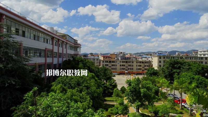 思茅衛(wèi)生學(xué)校2021年報名條件、招生要求、招生對象