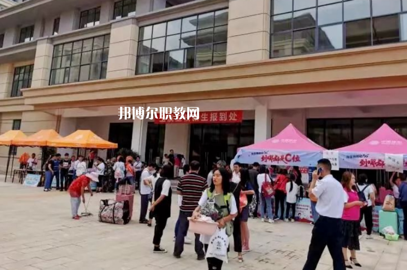 云南玉溪衛(wèi)生學(xué)校2021年報(bào)名條件、招生要求、招生對象