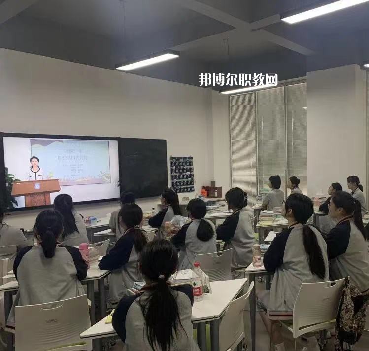 江蘇南京技師學(xué)院2022年報名條件、招生要求、招生對象