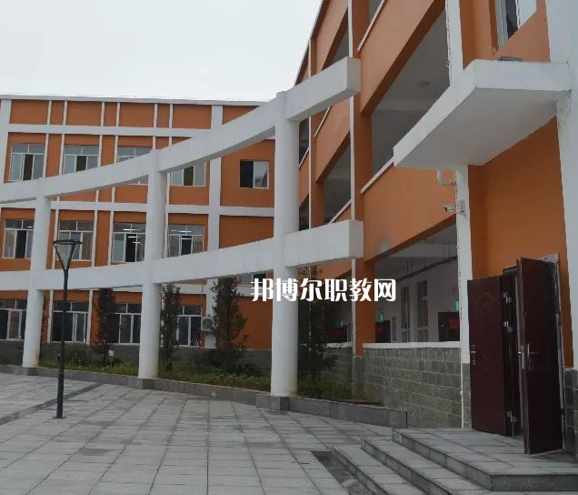 黔南州技工學(xué)校2022年報(bào)名條件、招生要求、招生對(duì)象