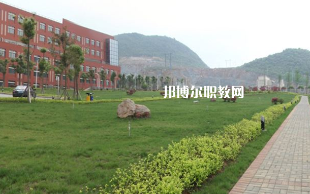 貴州省郵電學(xué)校2022年學(xué)費(fèi)、收費(fèi)多少