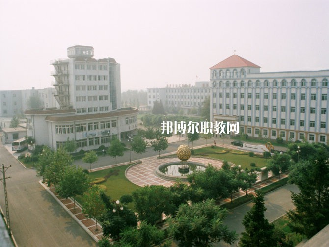 重慶市紡織技工學(xué)校2022年學(xué)費(fèi)、收費(fèi)多少 