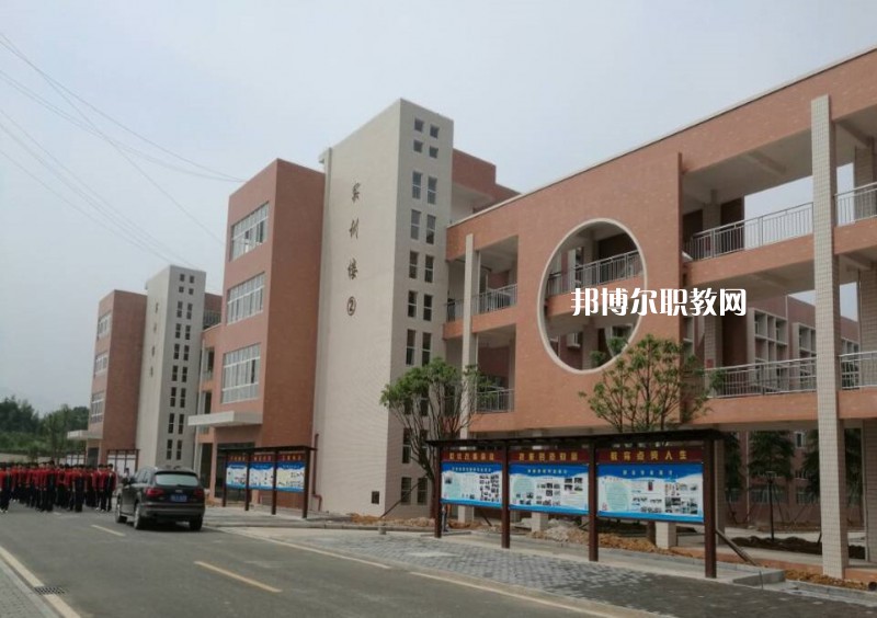 西峰職業(yè)中等專業(yè)學(xué)校2022年學(xué)費、收費多少