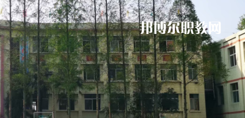 成都恒輝技工學(xué)校2022年學(xué)費(fèi)、收費(fèi)多少
