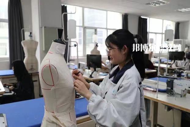 江蘇省蘇州絲綢中等專業(yè)學校2022年報名條件、招生要求、招生對象