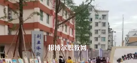 天府成人中等專業(yè)學(xué)校2022年學(xué)費(fèi)、收費(fèi)多少