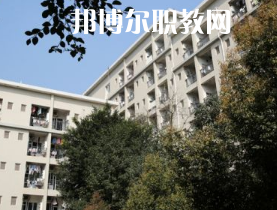 重慶渝北職業(yè)教育中心2022年報名條件、招生要求、招生對象