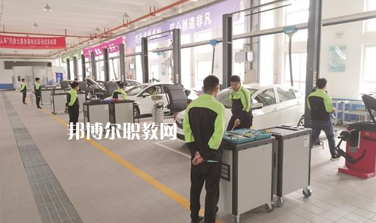 河北曲陽雕刻學(xué)校2022年學(xué)費、收費多少