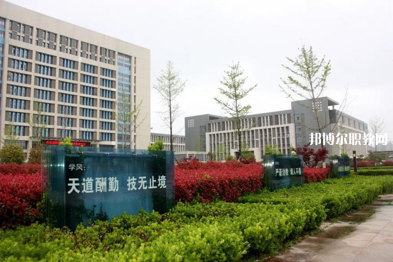 淮安高級職業(yè)技術(shù)學(xué)校2022年報名條件、招生要求、招生對象