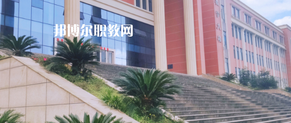 樂山市醫(yī)藥科技高級技工學(xué)校成都校區(qū)2022年報名條件、招生要求、招生對象
