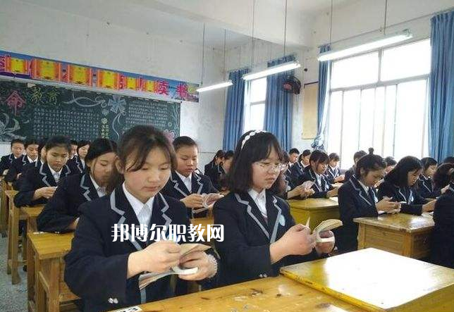 重慶墊江職業(yè)教育中心2022年報名條件、招生要求、招生對象