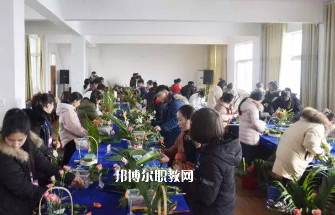 安徽省阜陽(yáng)農(nóng)業(yè)學(xué)校2022年報(bào)名條件、招生要求、招生對(duì)象