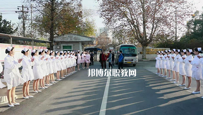 安徽淮南衛(wèi)生學(xué)校2022年報名條件、招生要求、招生對象