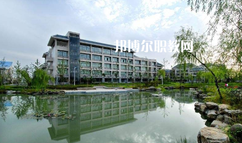 襄樊工業(yè)學(xué)校2022年報名條件、招生要求、招生對象
