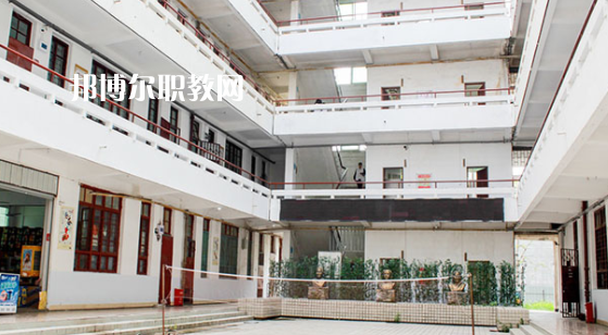 福建新華技術(shù)學(xué)校2023年學(xué)費(fèi)、收費(fèi)多少