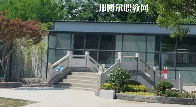 泰州市姜堰區(qū)江淮職業(yè)高級中學地址在哪里，哪個地區(qū)，哪個城市?