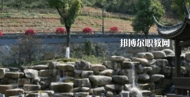 杭州市富陽區(qū)職業(yè)高級中學(xué)地址在哪里，哪個地區(qū)，哪個城市?
