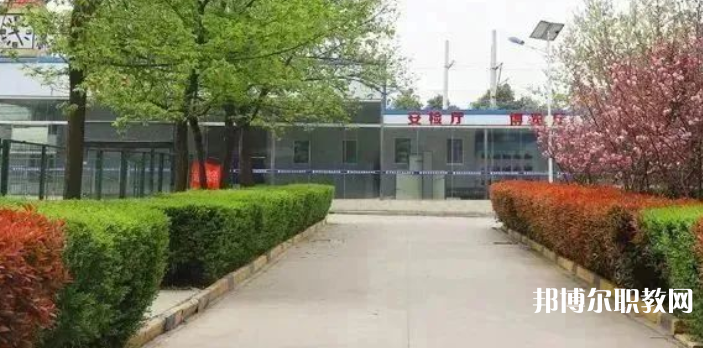 西安軌道交通技師學(xué)院地址，乘車路線