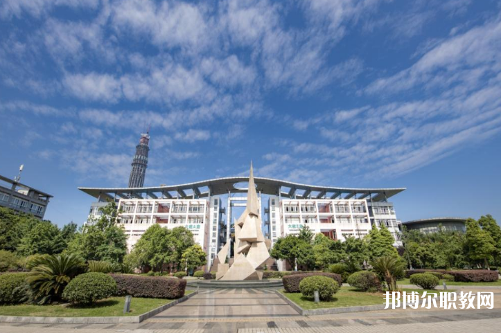 四川城市技師學(xué)院地址，乘車路線 