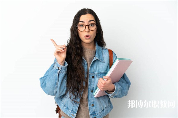 湖北哪里的中職學校能讀服裝制作與生產管理專業(yè)
