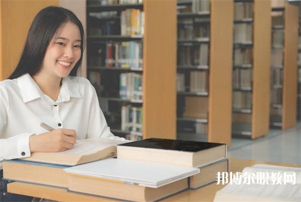 廣東哪里的職業(yè)學校能讀計算機動漫與游戲設(shè)計專業(yè)