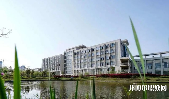 2024蕪湖汽車工程學(xué)校招生計(jì)劃 招生人數(shù)是多少(附要求、條件、對(duì)象)
