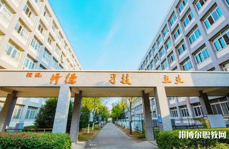 2024青島西海岸新區(qū)職業(yè)中等專業(yè)學(xué)校招生計(jì)劃 招生人數(shù)是多少(附要求、條件、對(duì)象)
