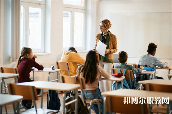 廣西哪里的中職學(xué)校能讀旅游服務(wù)與管理(導(dǎo)游、休閑農(nóng)業(yè)方向)專業(yè)