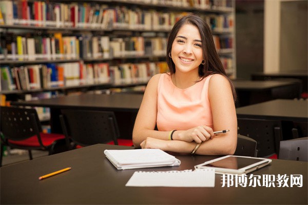廣西哪里的職教中心能讀旅游服務(wù)與管理(導(dǎo)游、休閑農(nóng)業(yè)方向)專業(yè)