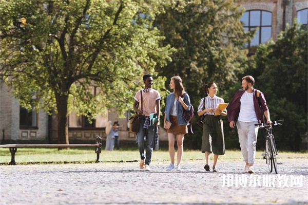 四川哪里的中職學校能讀空中乘務專業(yè)
