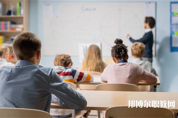四川哪里的中職學(xué)校能讀計算機應(yīng)用及維護專業(yè)