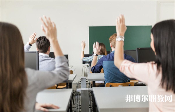 四川哪里的中職學校能讀文秘與計算機應(yīng)用專業(yè)