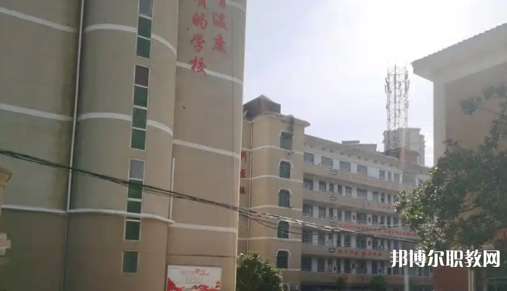 益陽(yáng)市科技工程學(xué)校2025年學(xué)費(fèi)、收費(fèi)多少
