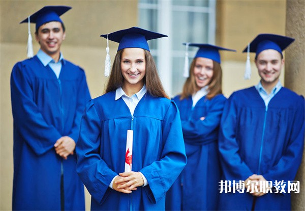 云南哪里的技工學(xué)校能讀計(jì)算機(jī)平面設(shè)計(jì)專(zhuān)業(yè)